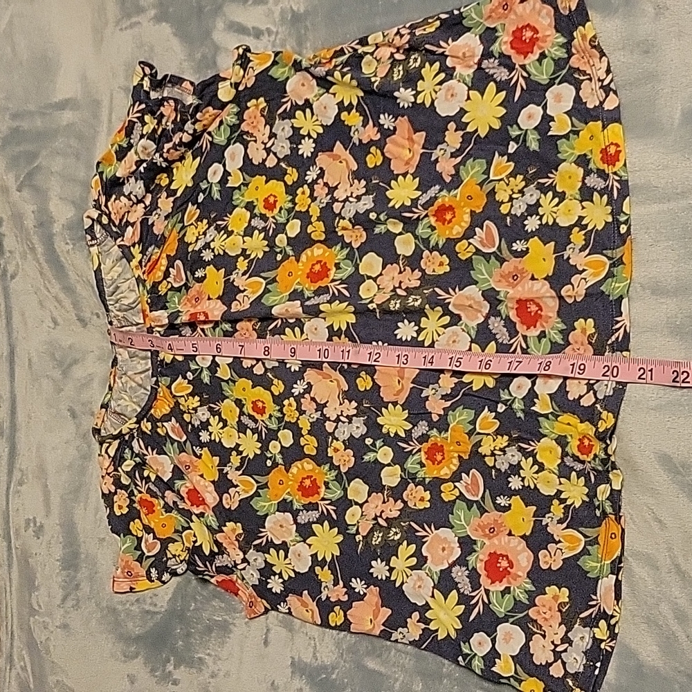 Floral capsleeve knot top